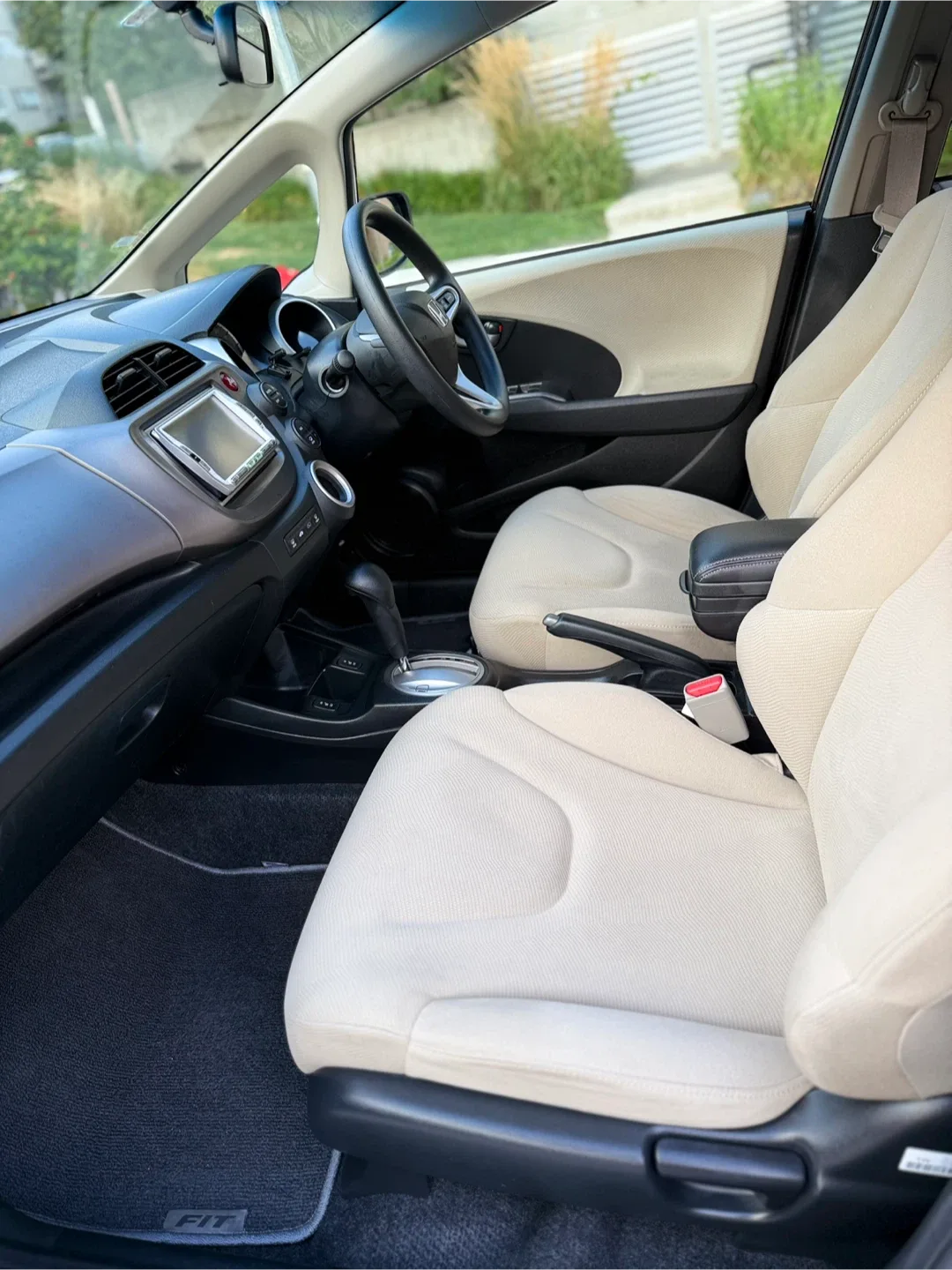 Honda Fit 44,000 km/2010/ - Burgundy Colour image indicator(6)