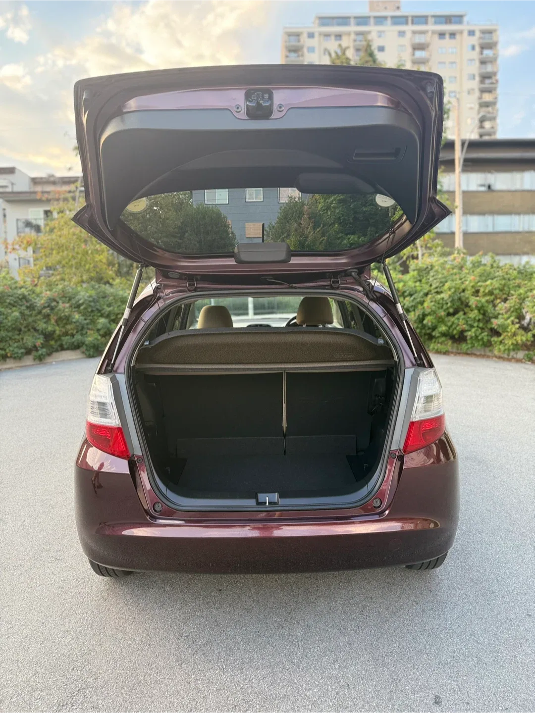 Honda Fit 44,000 km/2010/ - Burgundy Colour image indicator(4)