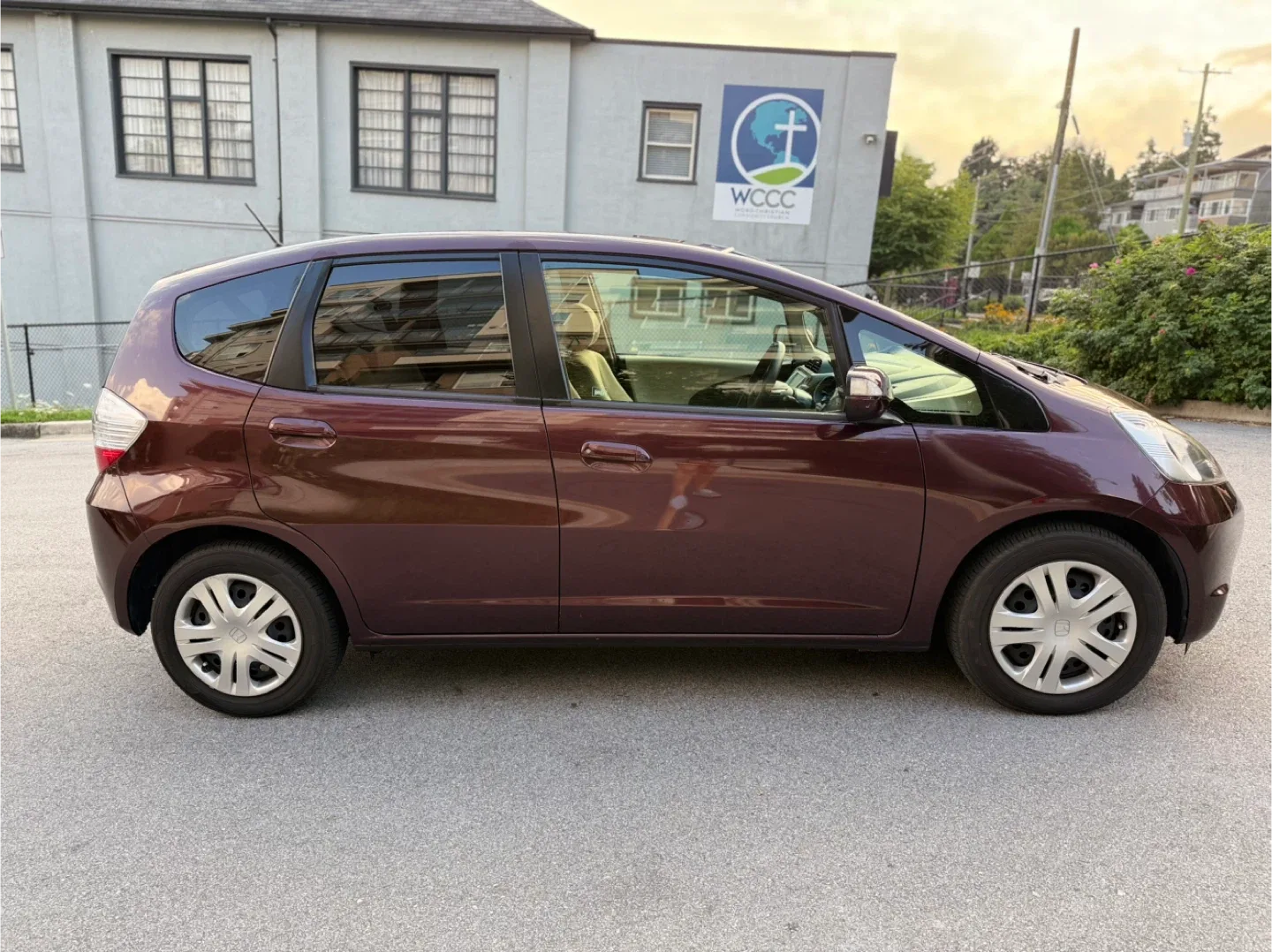 Honda Fit 44,000 km/2010/ - Burgundy Colour image indicator(3)