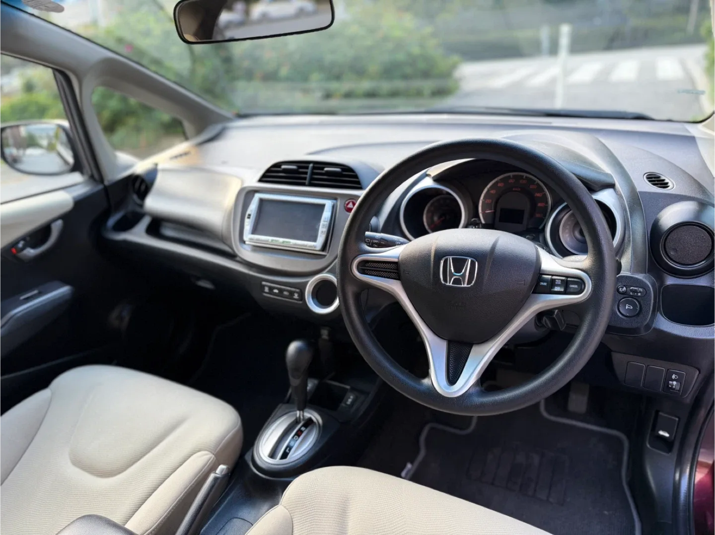 Honda Fit 44,000 km/2010/ - Burgundy Colour image indicator(7)