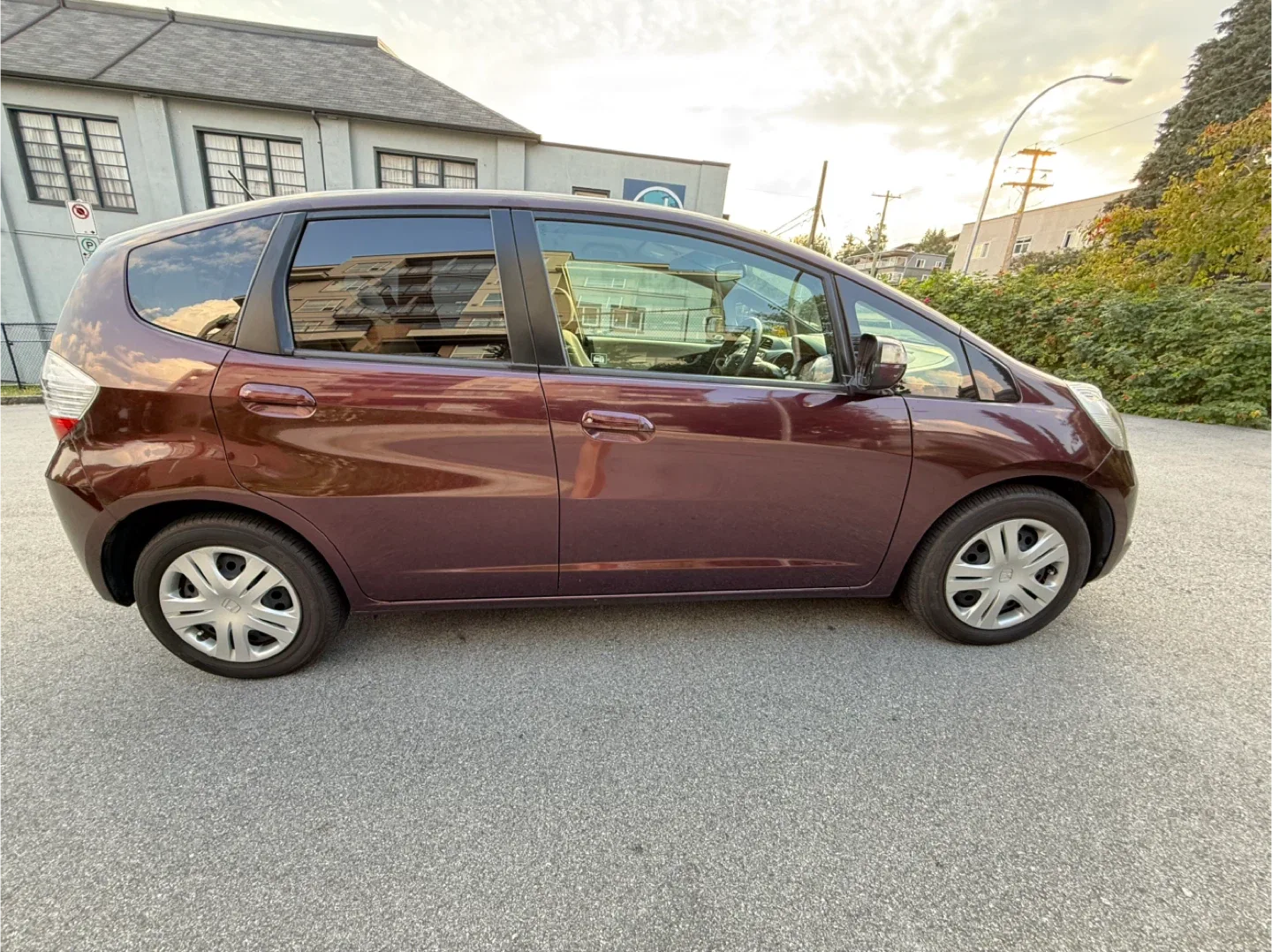 Honda Fit 44,000 km/2010/ - Burgundy Colour image indicator(9)