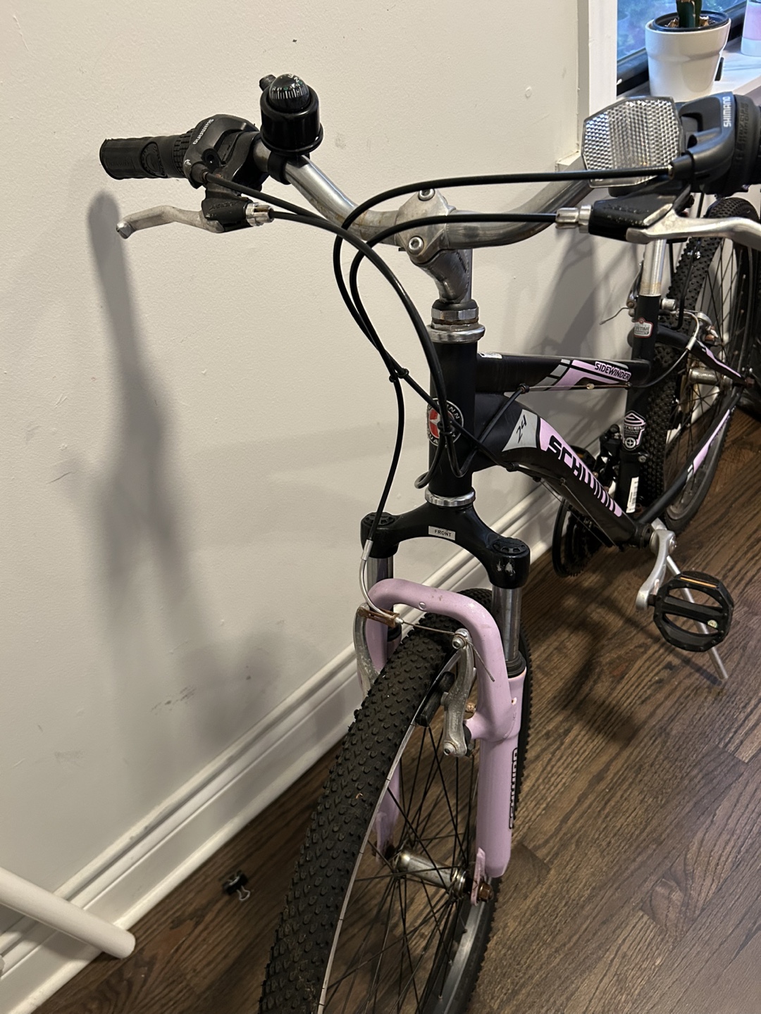 🔧 Perfect little project bike- Girls Mountain Bike - Black/Pink