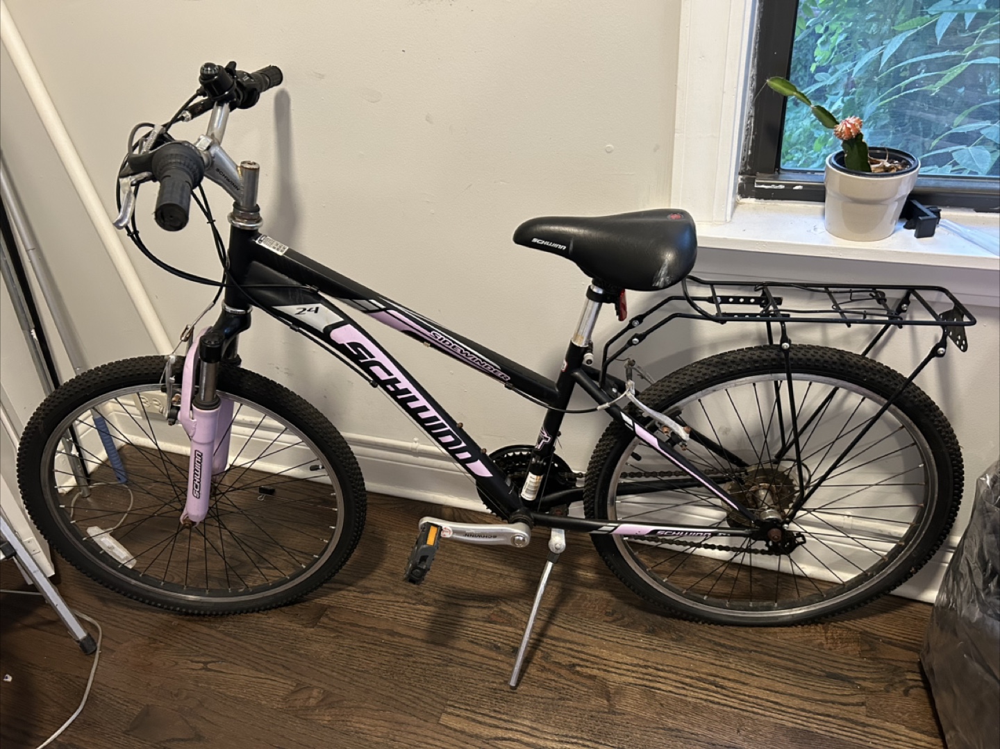 🔧 Perfect little project bike- Girls Mountain Bike - Black/Pink - photo 3