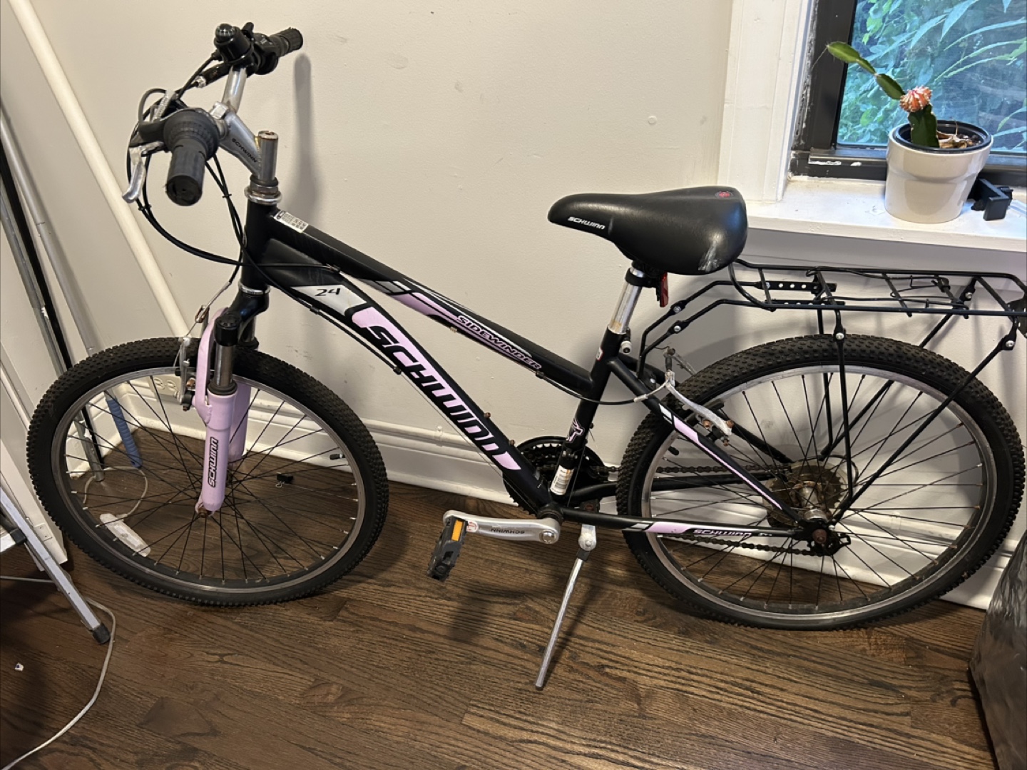 🔧 Perfect little project bike- Girls Mountain Bike - Black/Pink - photo 2