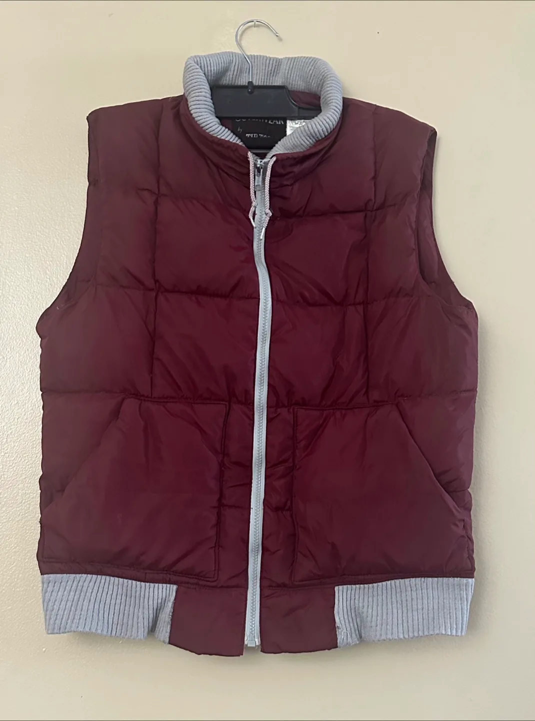 Burgundy sleeveless puffer Vest thumbnail