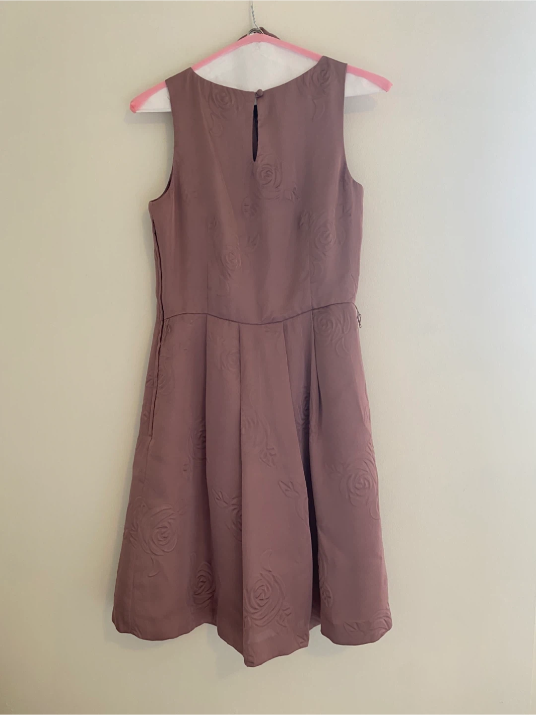 Mauve Sleeveless Dress with Rose Pattern - photo 3