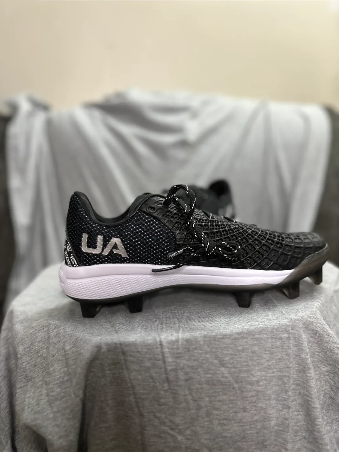 Under Armour Football Cleats - Size 9 image indicator(4)