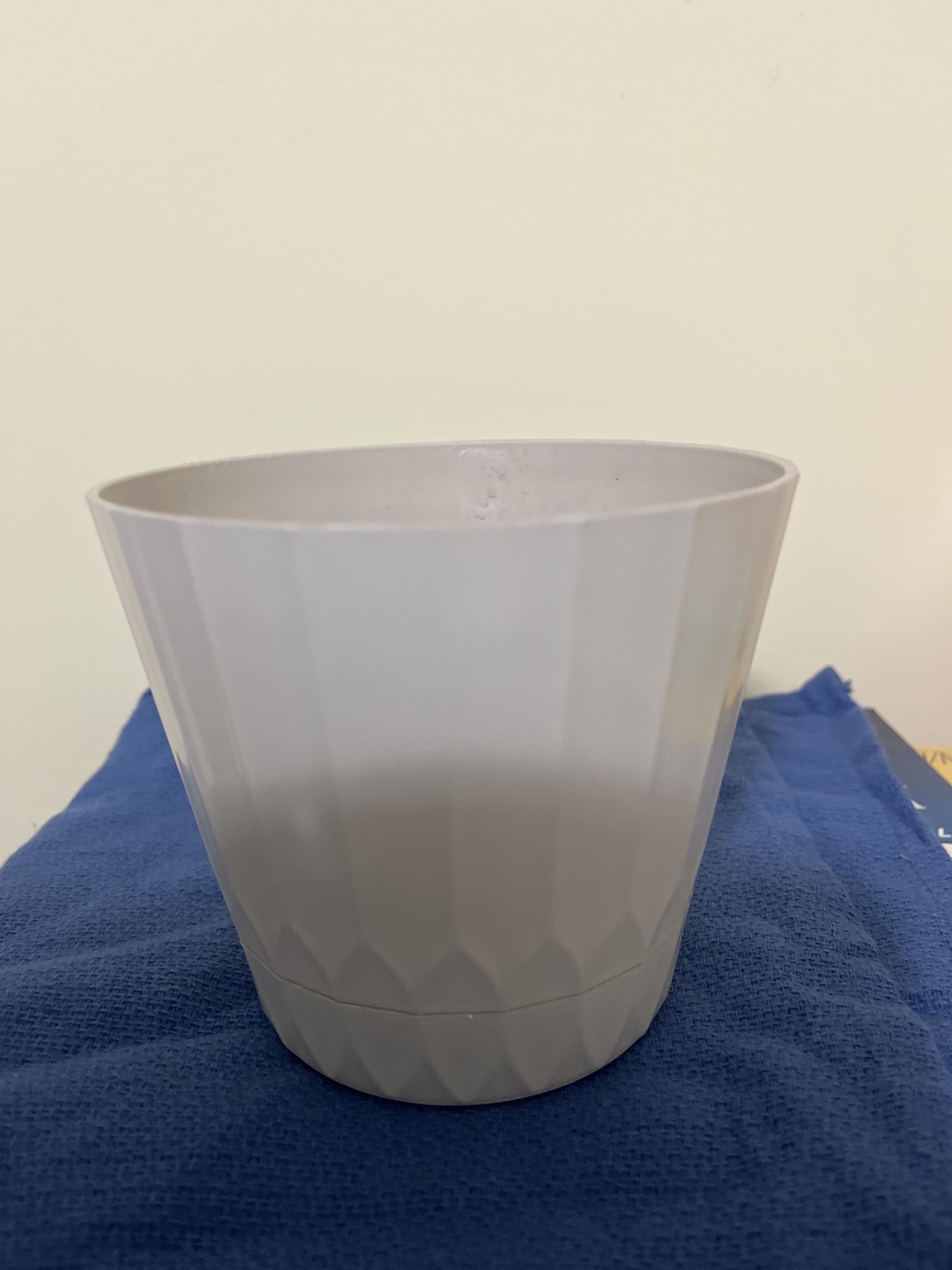 🥕 Gray Decorative Flower Pot