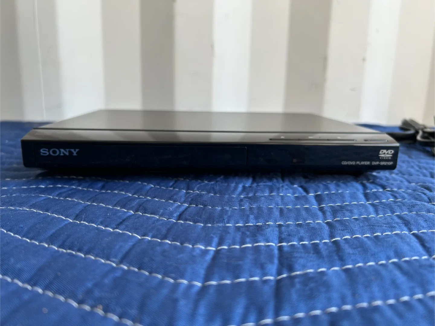 Sony DVP-SR210P CD/DVD Player thumbnail