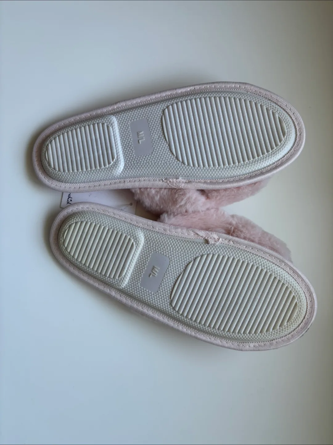 New Splendid Women's Slippers - Size M/L image indicator(5)