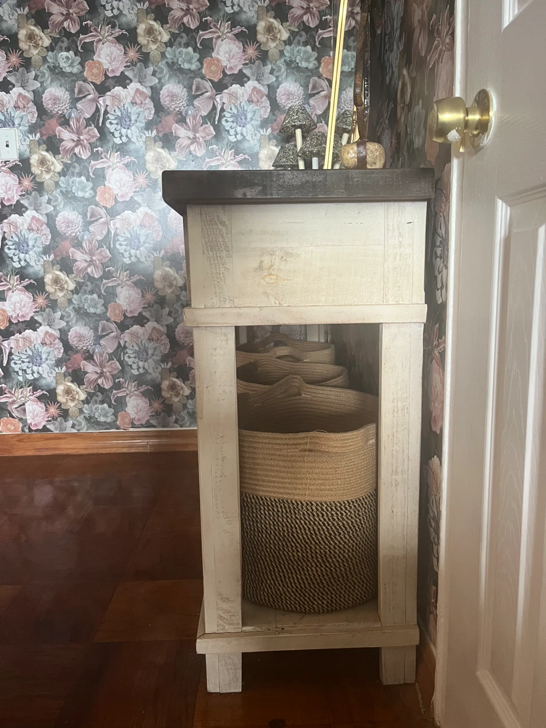 Entryway Console Table with Baskets - photo 2
