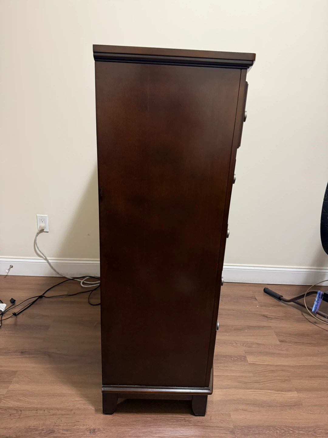 Raymour & Flanigan Merlot Color Wooden 5-Drawer Dresser - photo 4