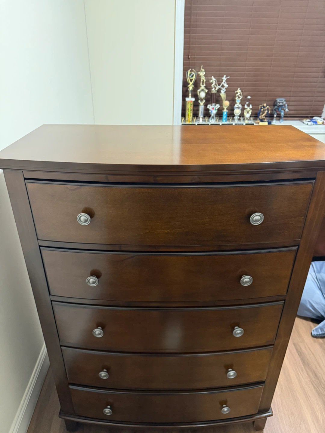 Raymour & Flanigan Merlot Color Wooden 5-Drawer Dresser - photo 2
