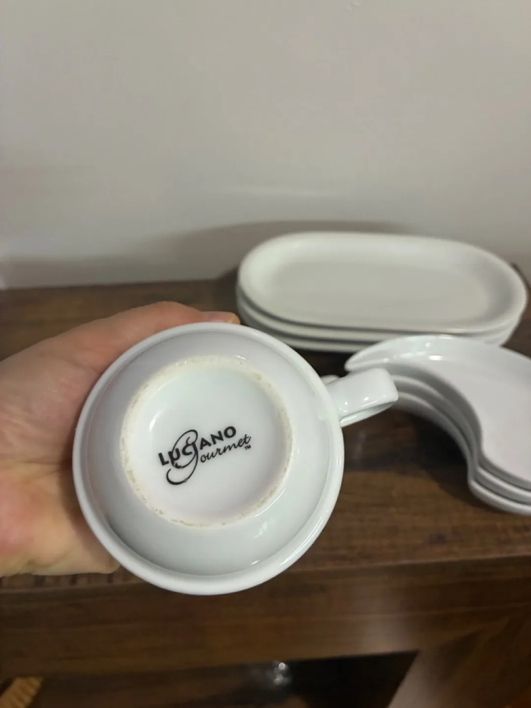 White Dishes Set image indicator(2)