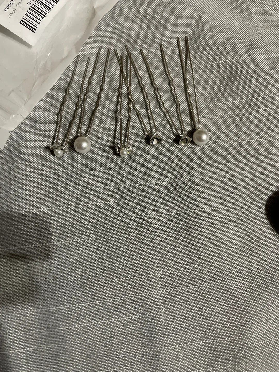 6 piece, Hair pins with pearl and rhinestone details thumbnail