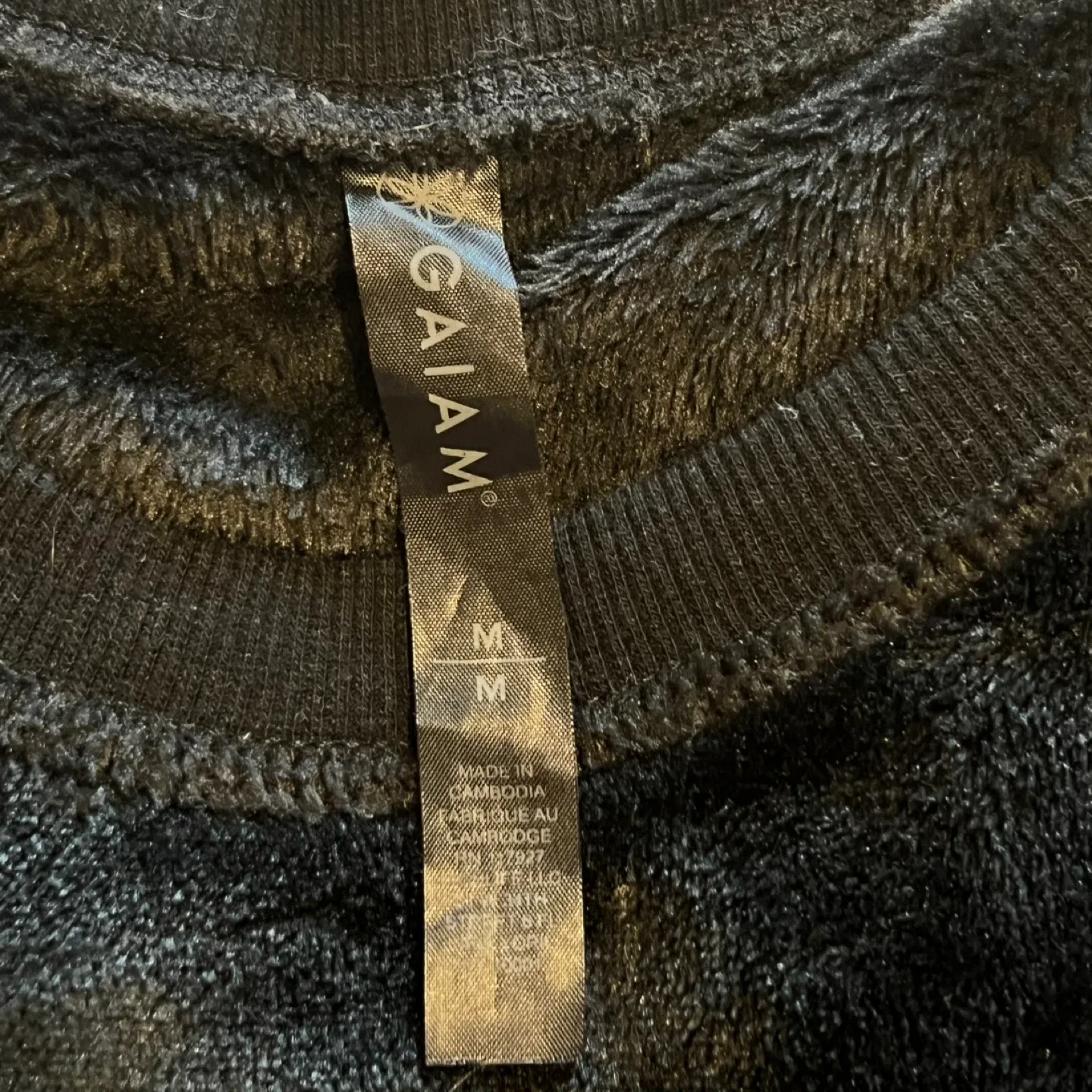 Gaiam Black Fuzzy Pullover - Size M image indicator(3)