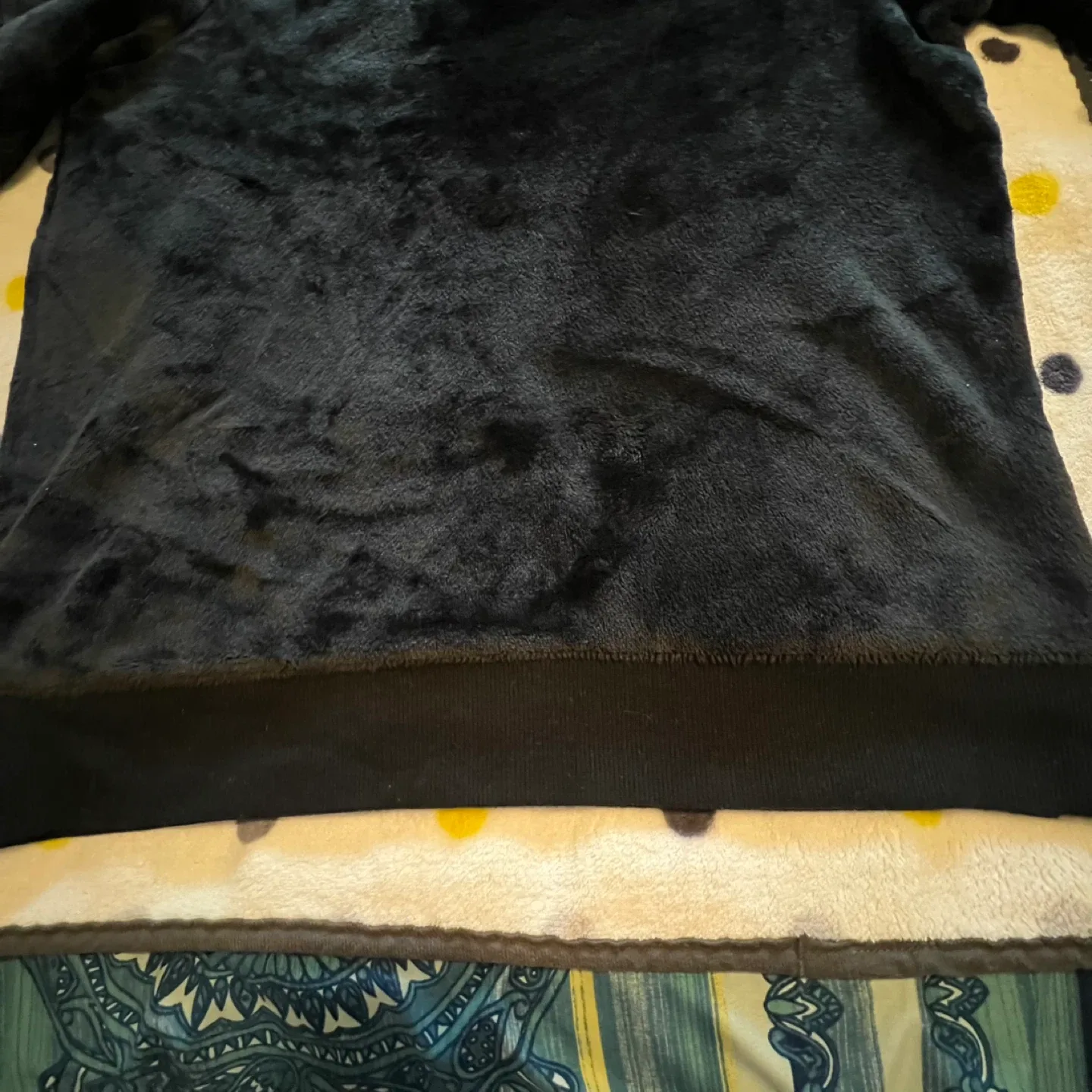 Gaiam Black Fuzzy Pullover - Size M image indicator(2)