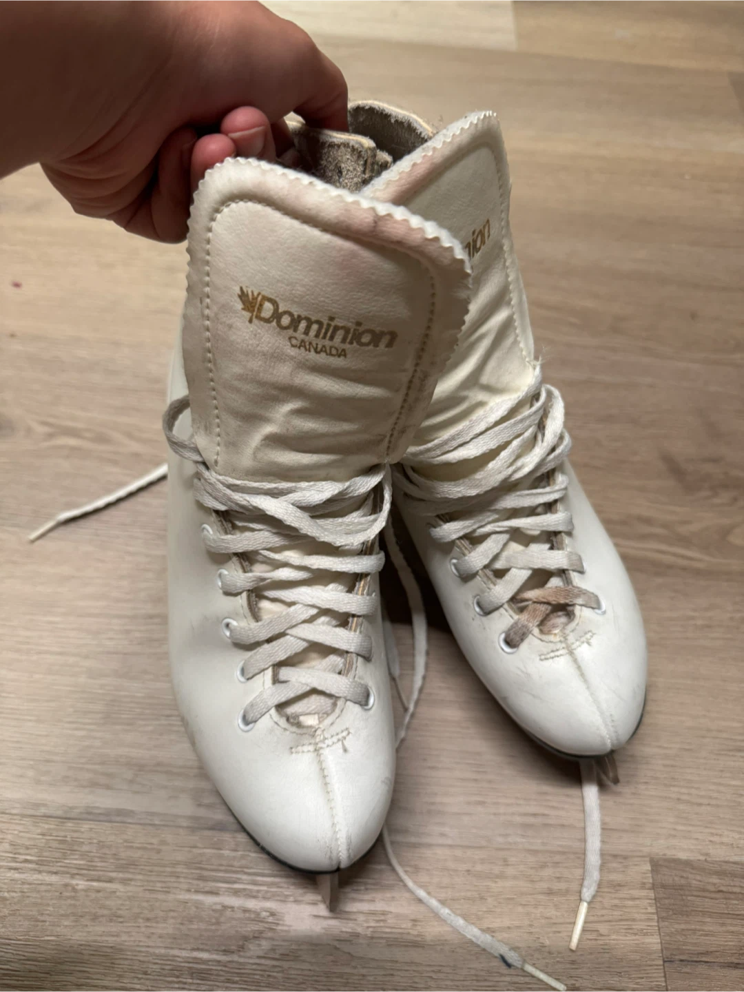 Dominion Canada Ice Skates size 6