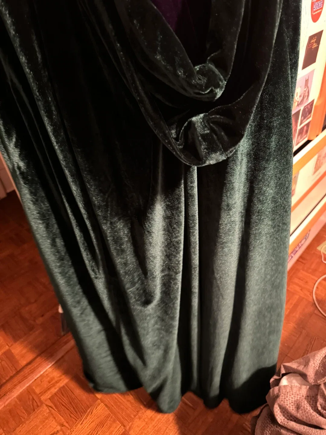 Green & Purple Velvet Cloak image indicator(5)