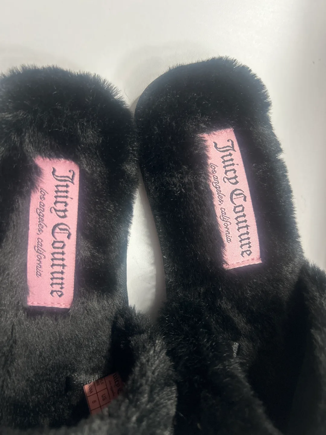Juicy Couture Black Furry Slippers - Size 6 image indicator(3)