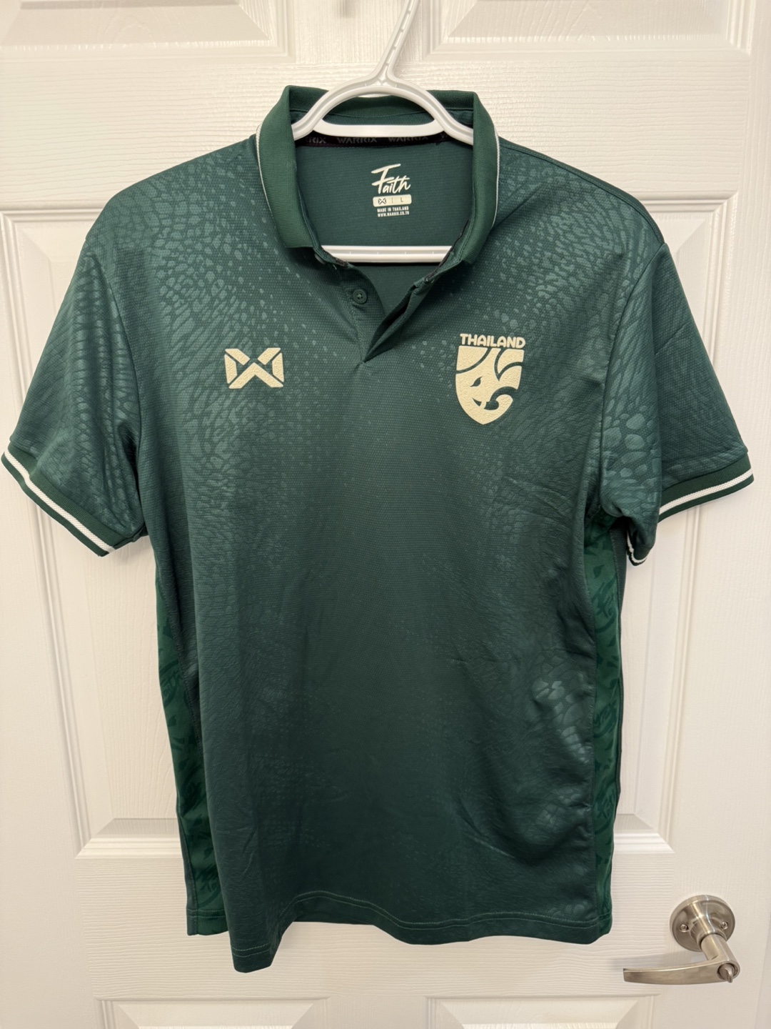 Thailand national soccer jersey men’s large (Asia sizing)