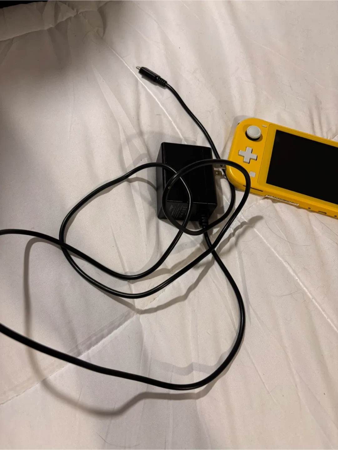 Nintendo Switch Lite - Yellow image indicator(2)