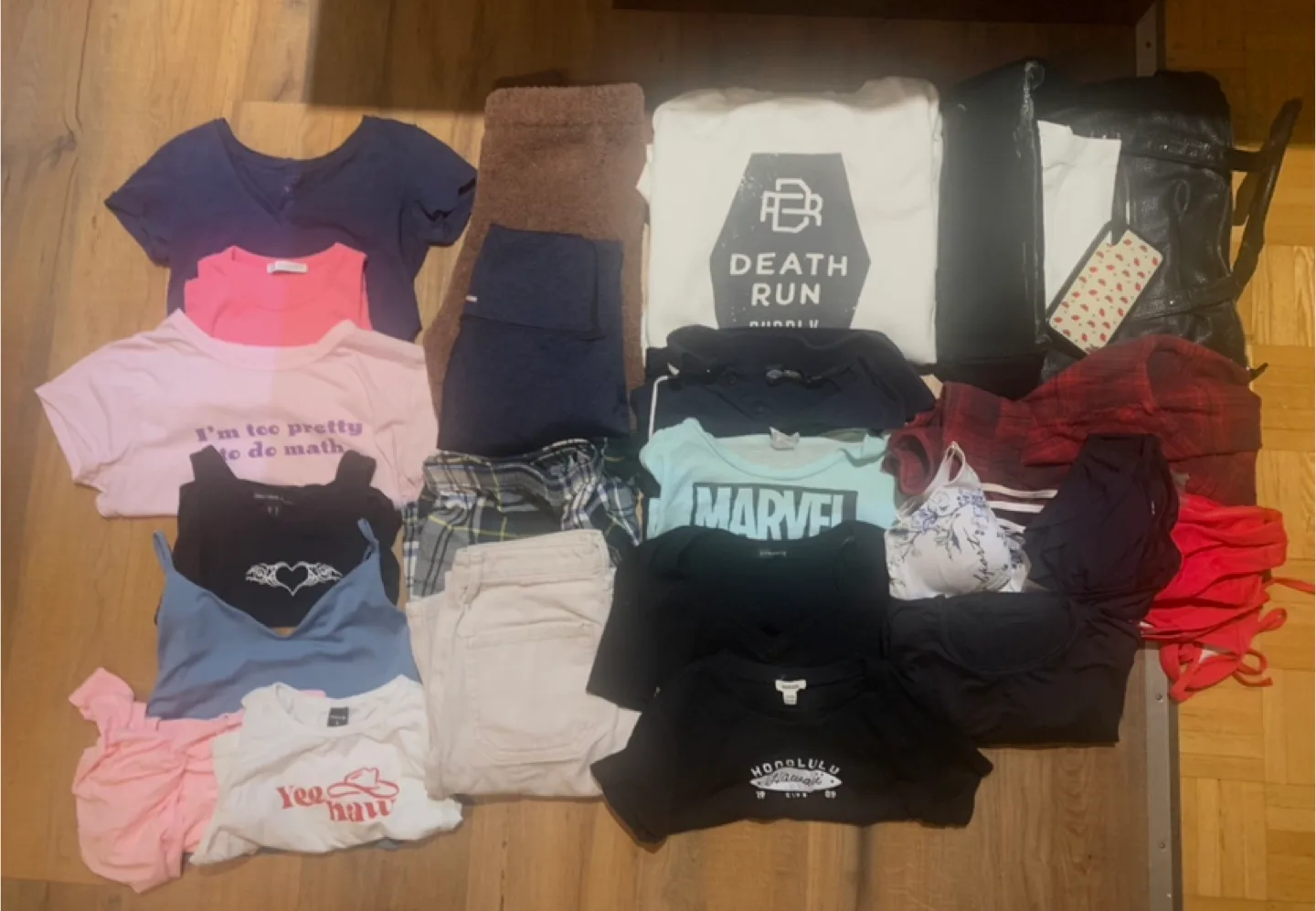 Women’s Clothing Cleanout All $1!!! thumbnail