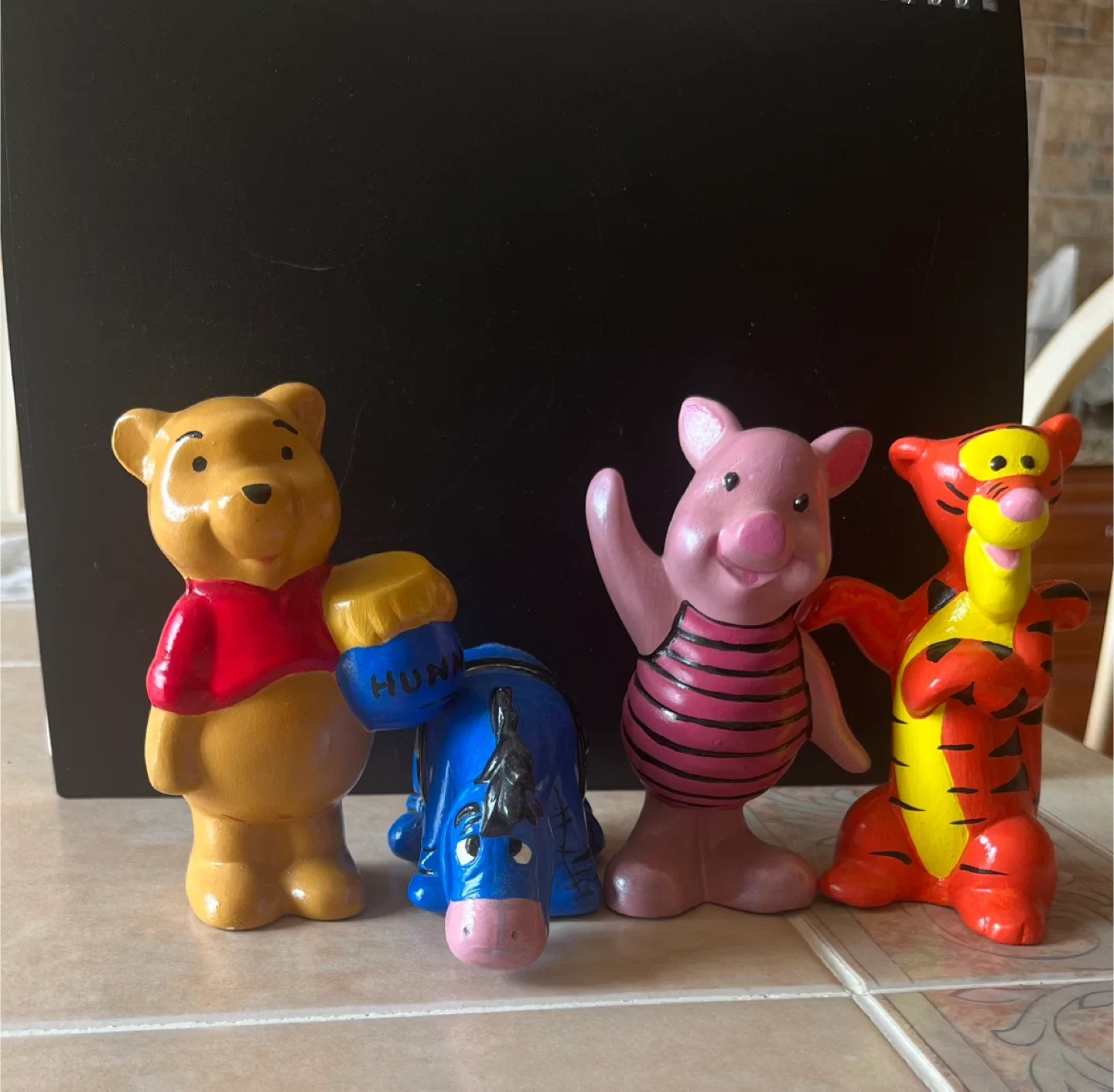 Winnie the Pooh Figurine Set & Painting image indicator(3)