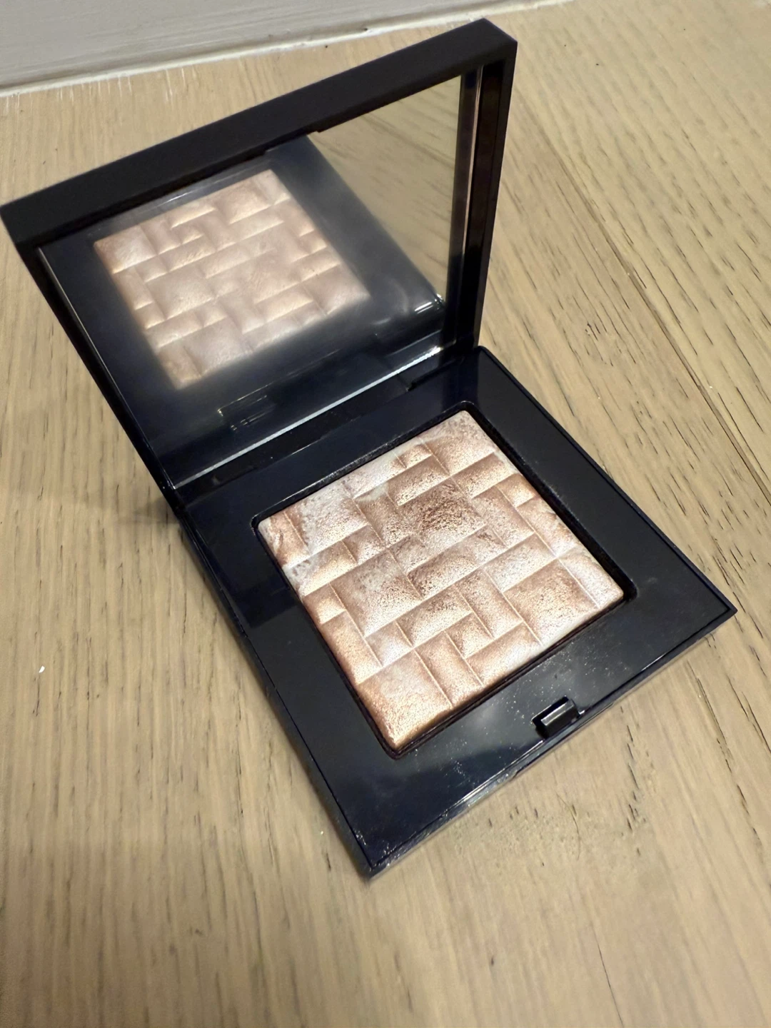 Bobbi Brown Highlighting Powder - photo 3