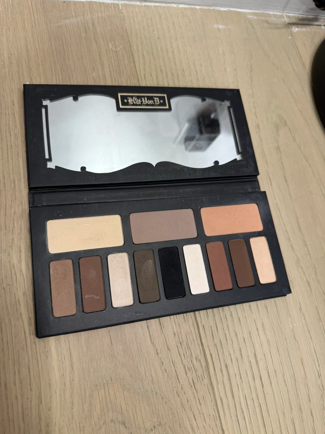 Kat Von D Shade + Light Eye Contour Palette image indicator(2)