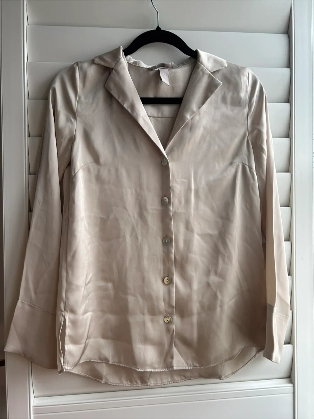 H&M XS Beige Button-Up Shirt thumbnail