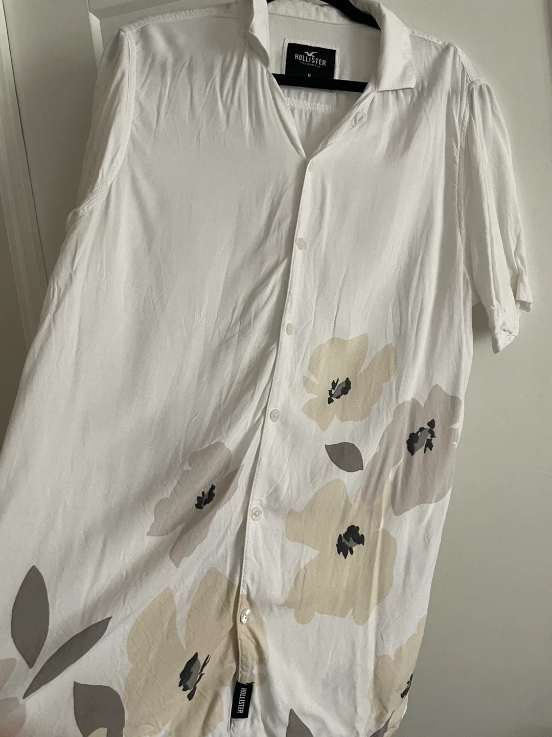 Hollister Floral Button-Down Shirt - Size M thumbnail