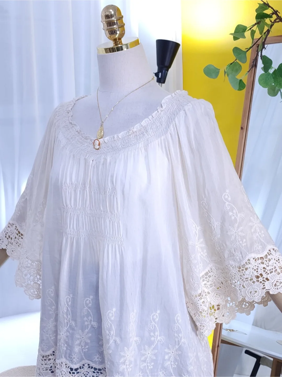 Vintage Embroidered Lace Blouse image indicator(2)