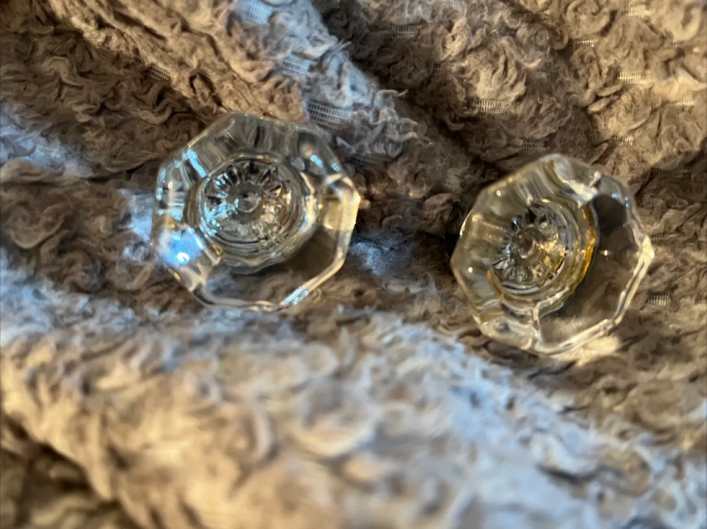 🥕Bag of Clear Glass Cabinet Knobs/Pulls thumbnail