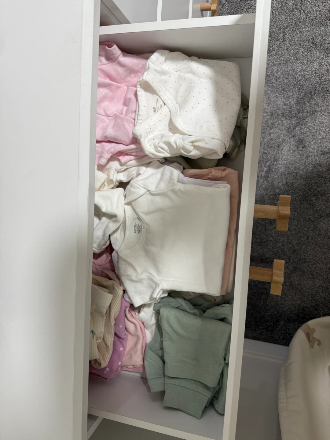 White 6-Drawer Dresser with Star Knobs - photo 3