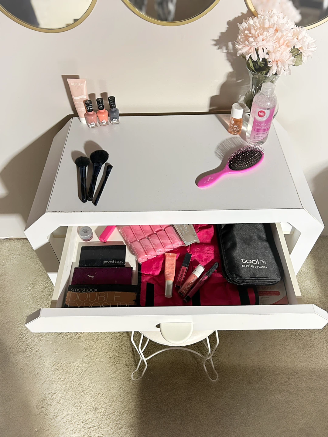 White Vanity Table with white leather stool and gold mirrors - photo 2