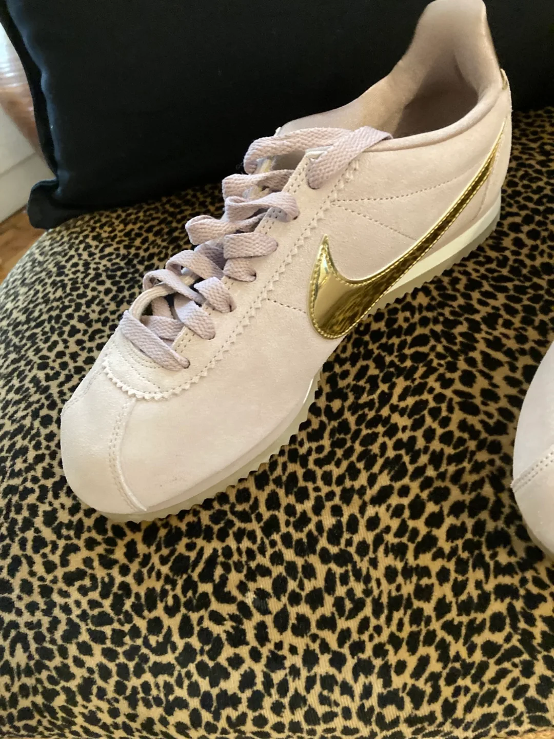 Nike pink Shoes thumbnail