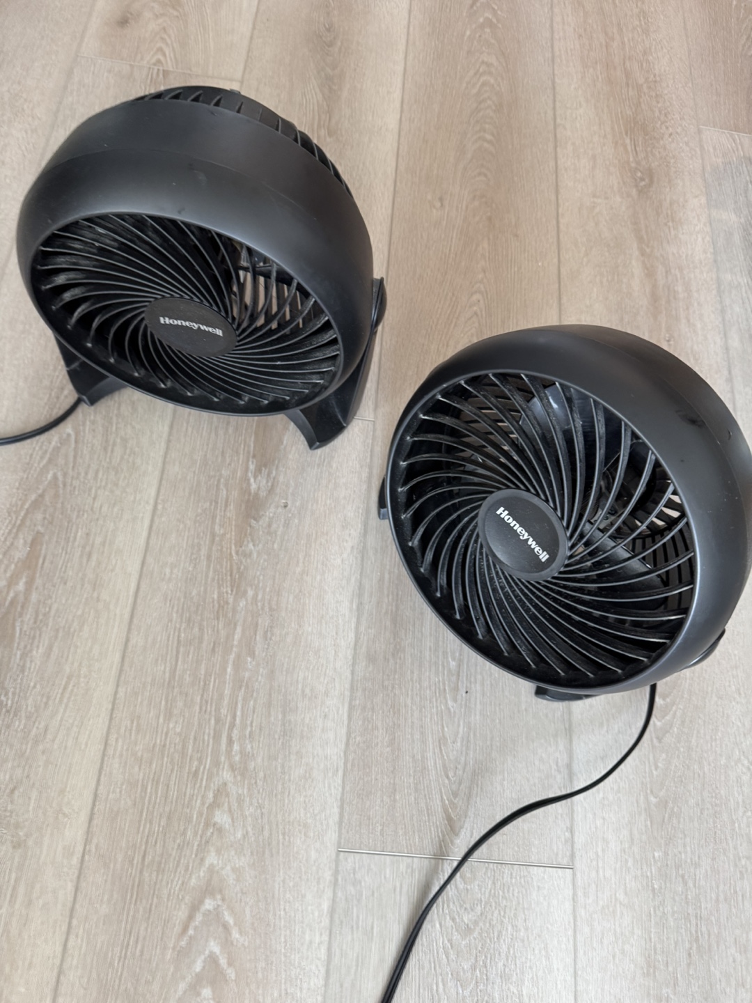 Honeywell HT-900C 8" Tabletop Air Circulator Fan - photo 2