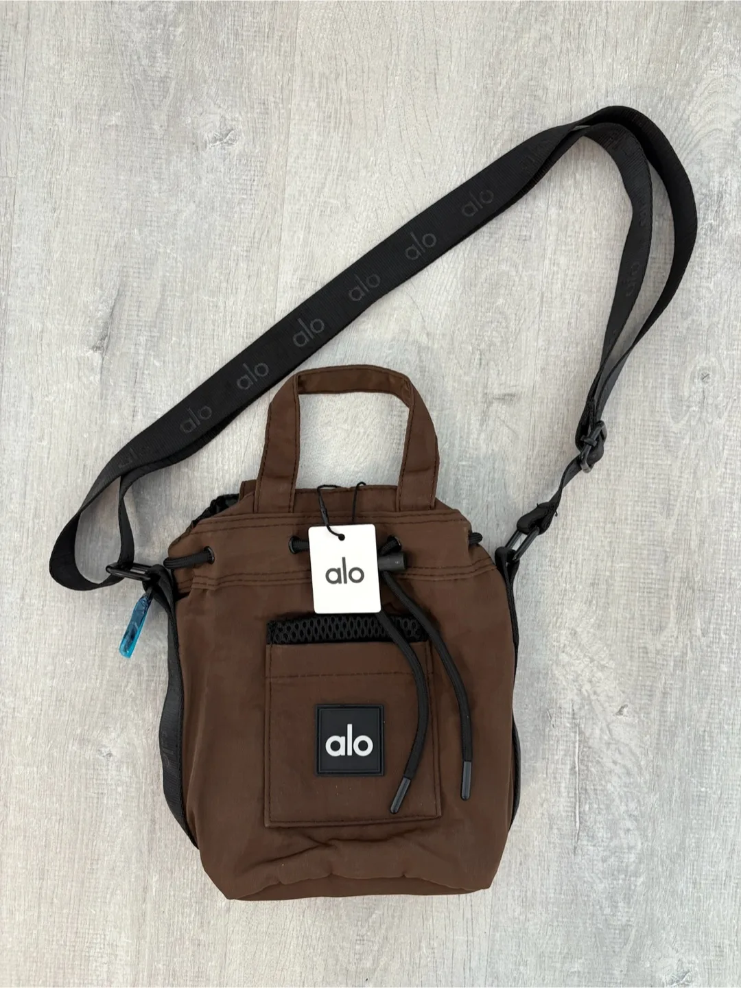 Alo Yoga Cross Body Bucket Bag - Black/Espresso image indicator(3)