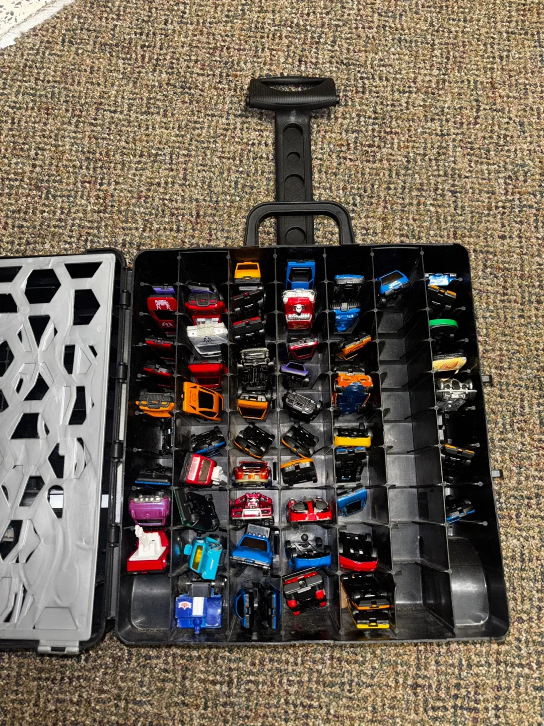 Hot Wheels Car Case with Cars thumbnail