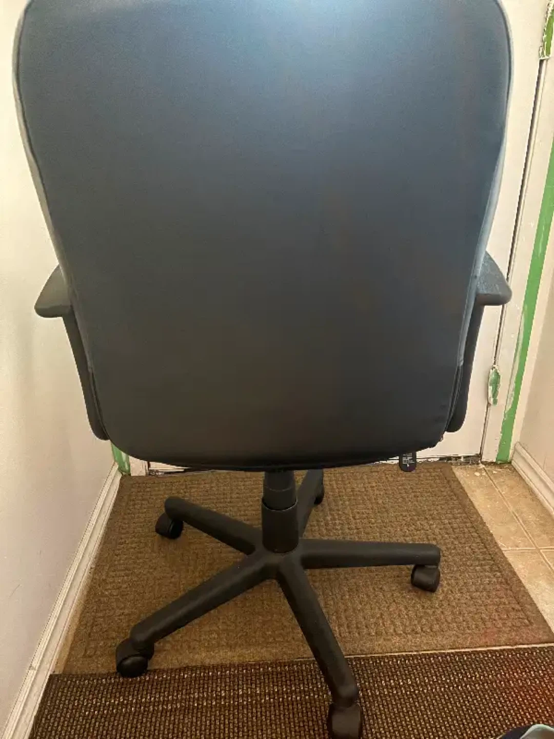 Black Office Chair - photo 2