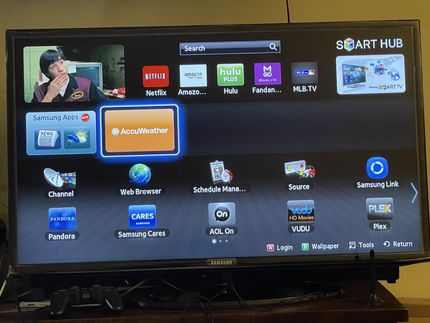 Roku TV 65”QLED+Govvy backlights - photo 3
