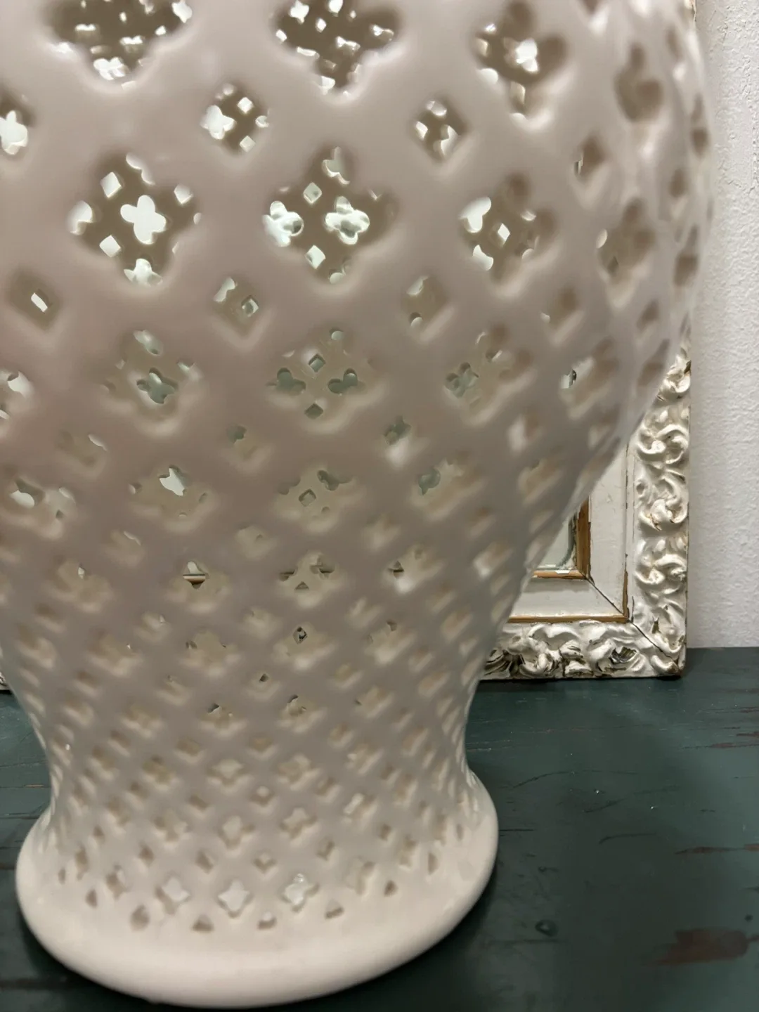 Chinoiserie-Style Latticed Porcelain Ginger Jar image indicator(5)