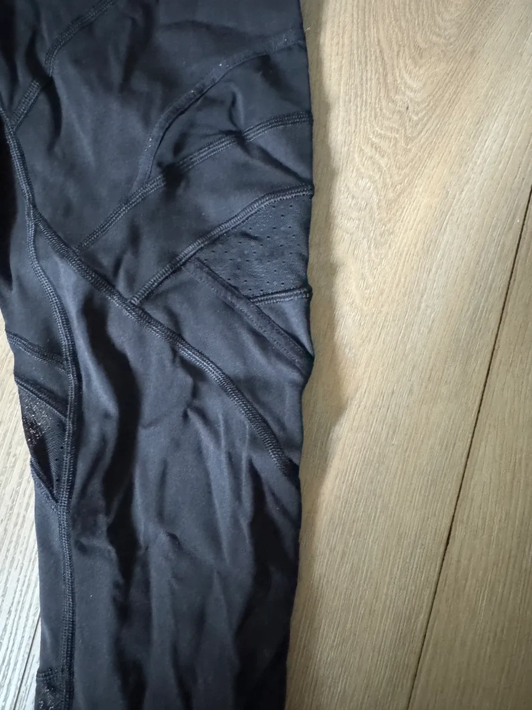 Lululemon Black Leggings - Size 4 image indicator(3)