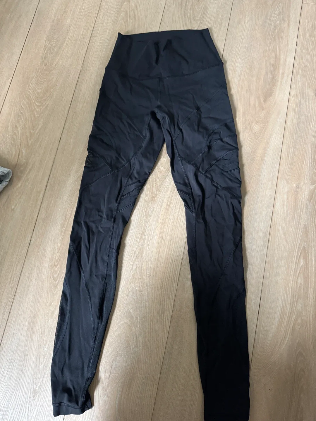 Lululemon Black Leggings - Size 4 image indicator(2)