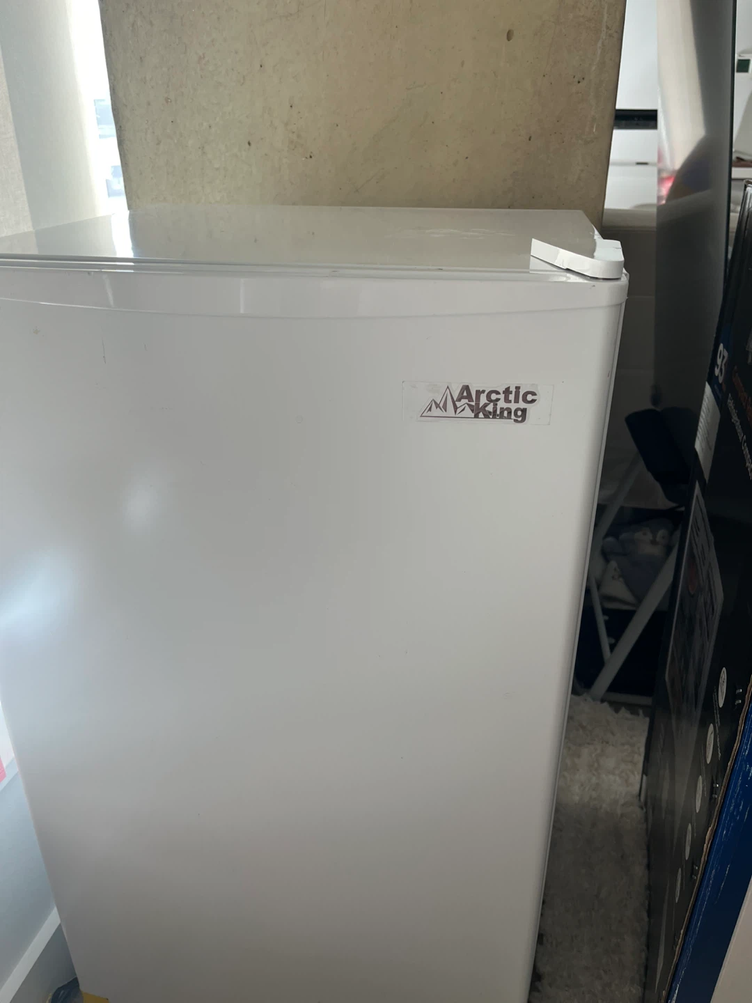 Arctic King 3.3 cu ft Compact Refrigerator - White - photo 2