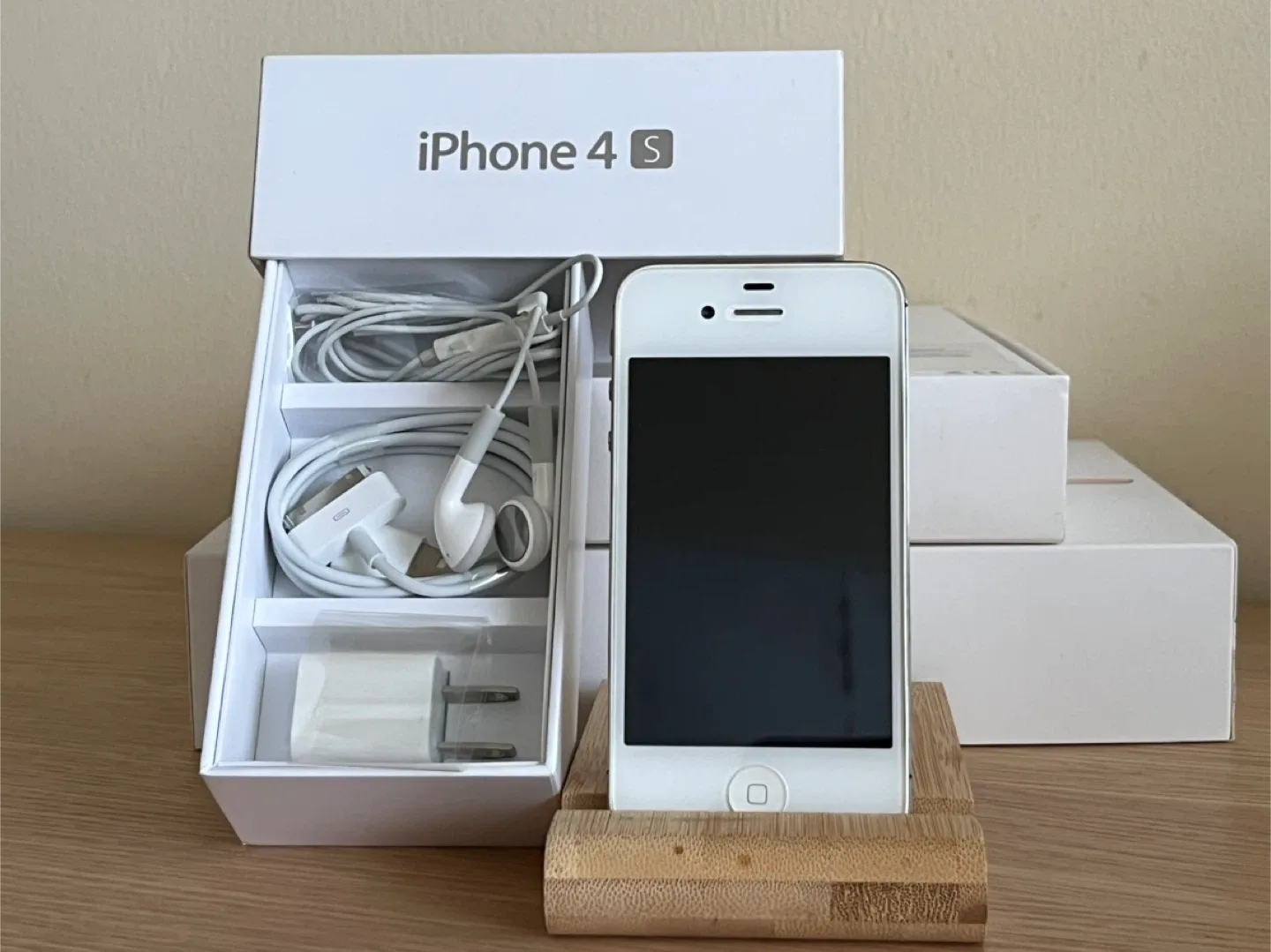 ‼️COLLECTOR - iPhone 4S+ALL original accessories thumbnail