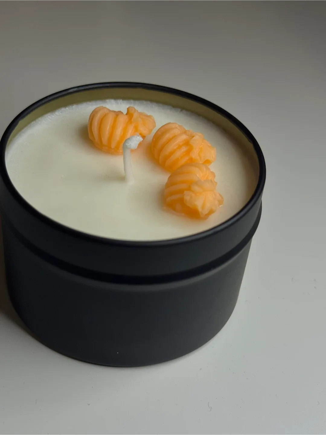Pumpkin Soy Candle in Black Tin – Handmade Autumn Decor image indicator(4)