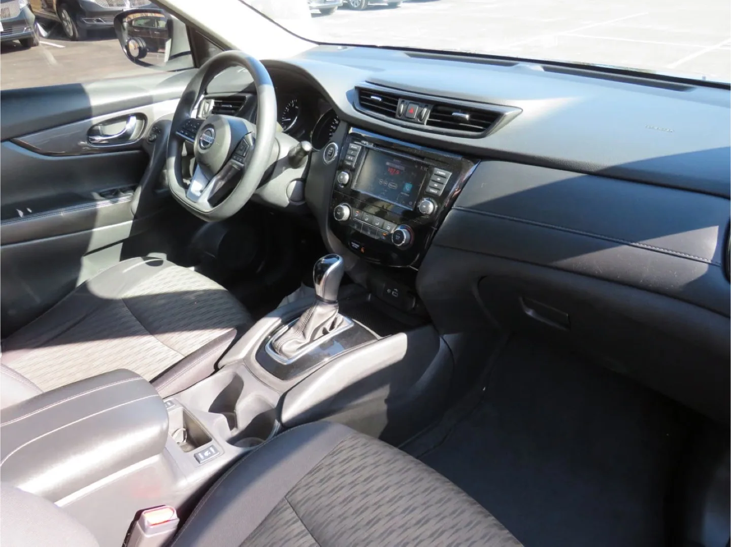 2019 Nissan Rogue SV AWD - Black SUV image indicator(6)