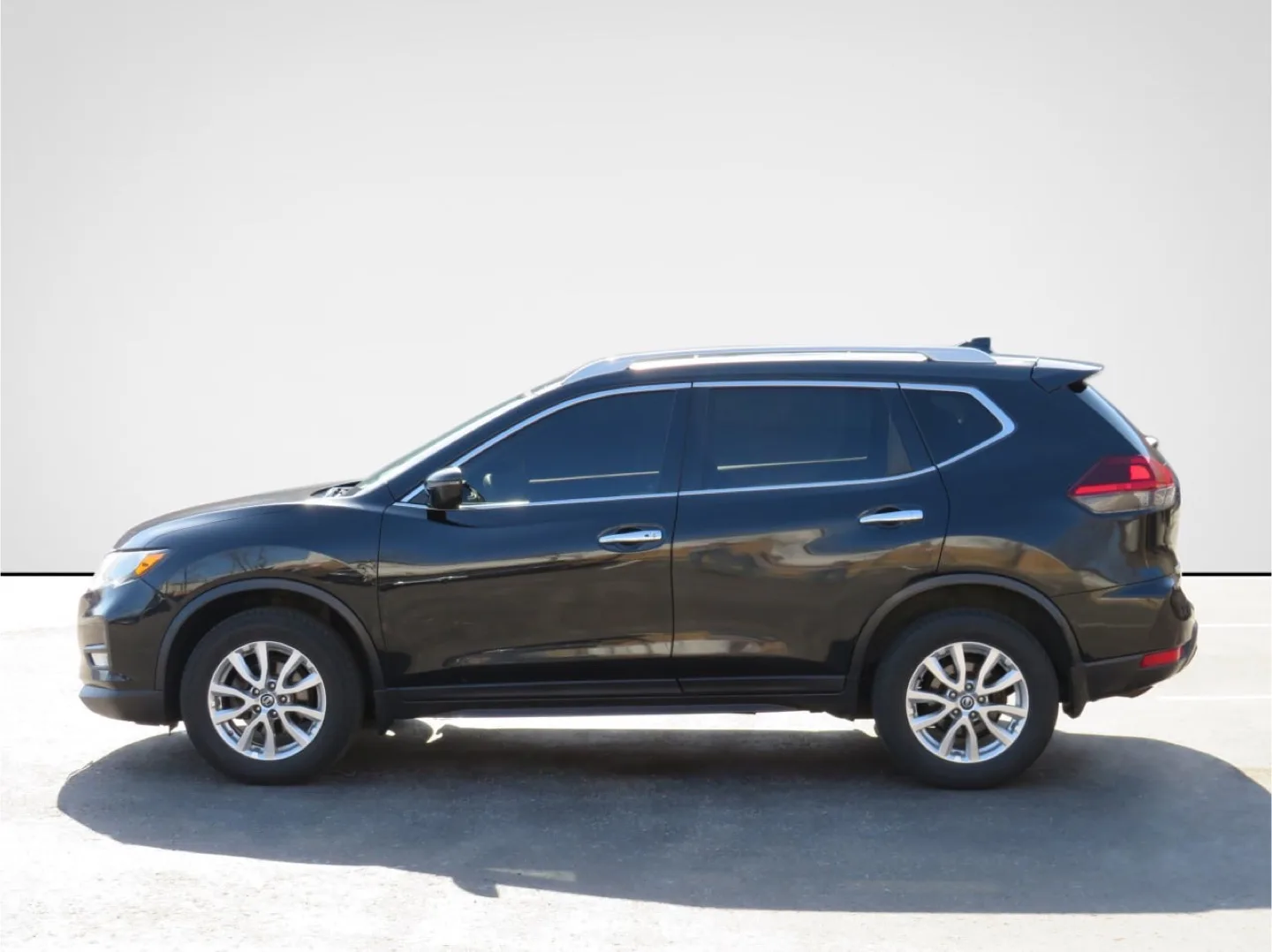 2019 Nissan Rogue SV AWD - Black SUV image indicator(5)
